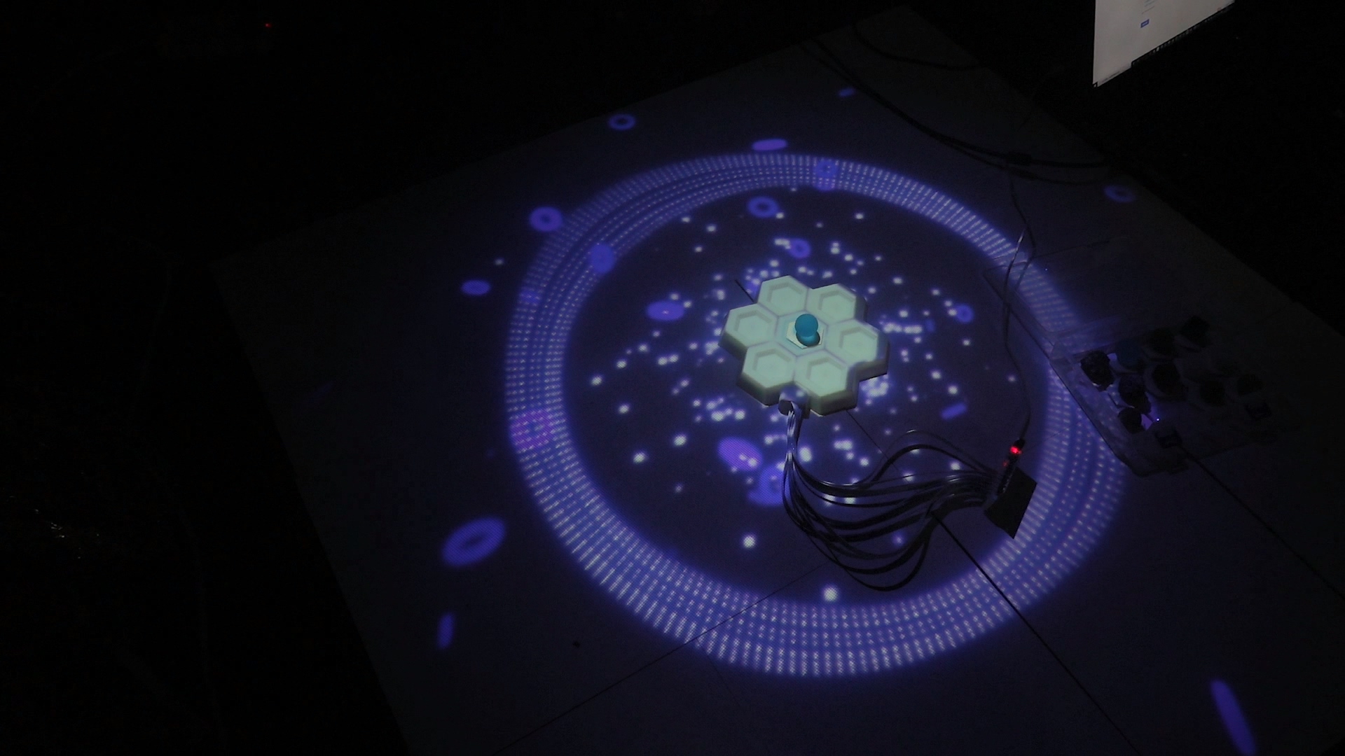 Real-time feedback between physical and digital elements