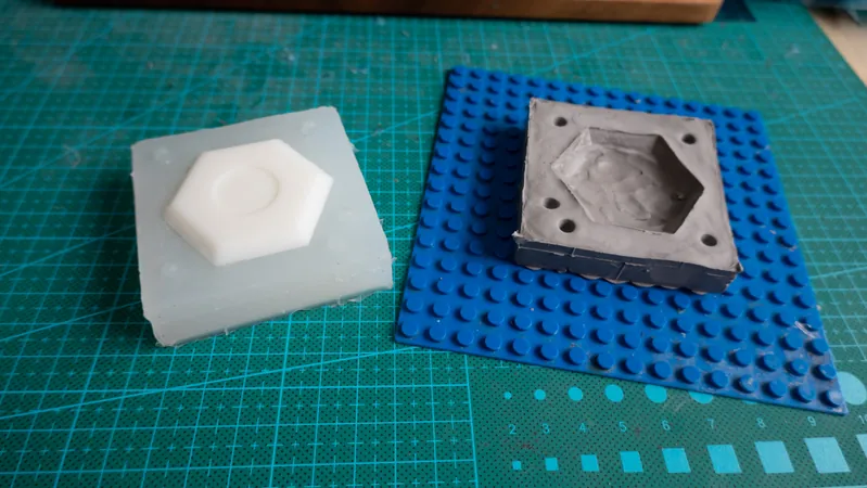 Developing silicon moulds for consistent node production